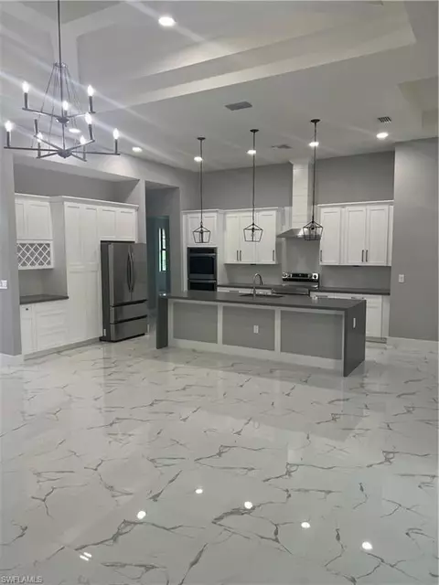 566 2nd St SE, Naples, FL 34117