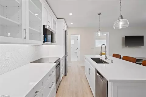 Kitchen - 540 4th Ave S #4, Naples, FL 34102 photo 3 of 3