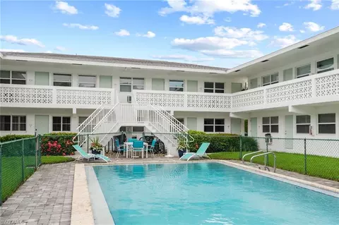 Exterior - 540 4th Ave S #4, Naples, FL 34102 photo 7 of 7