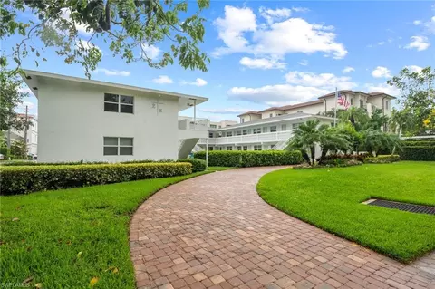 Exterior - 540 4th Ave S #4, Naples, FL 34102 photo 1 of 7