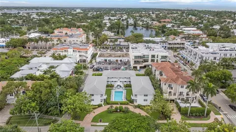 View/Area - 540 4th Ave S #4, Naples, FL 34102 photo 2 of 5