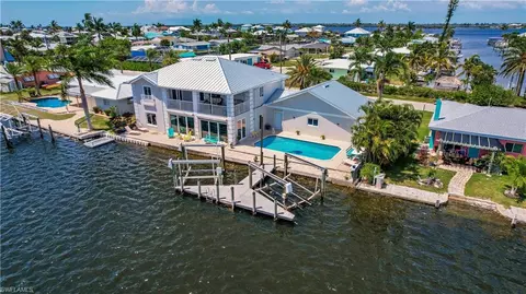 11593 Island Ave, Matlacha, FL 33993