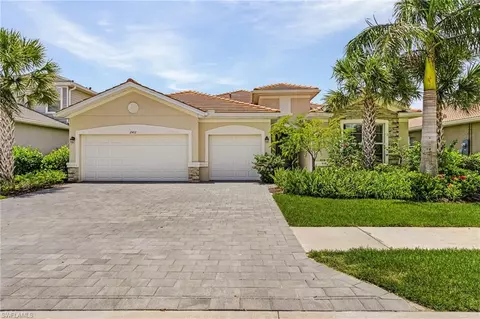 2412 Fallglo St, Naples, FL 34120