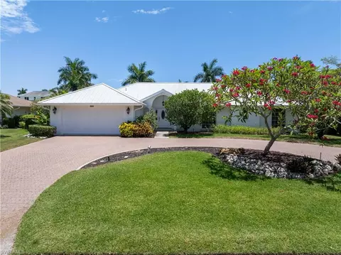 626 Regatta Rd, Naples, FL 34103