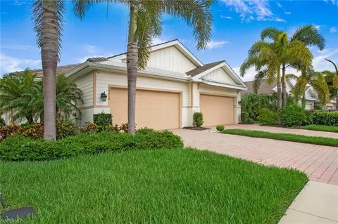 14915 Edgewater Cir, Naples, FL 34114