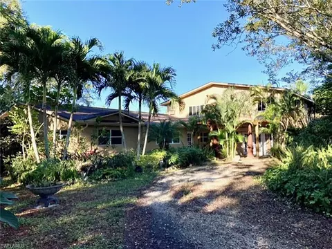 11301 Longfellow Ln, Bonita Springs, FL 34135