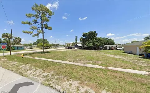 998 Tropical Palm Ave, North Fort Myers, FL 33903