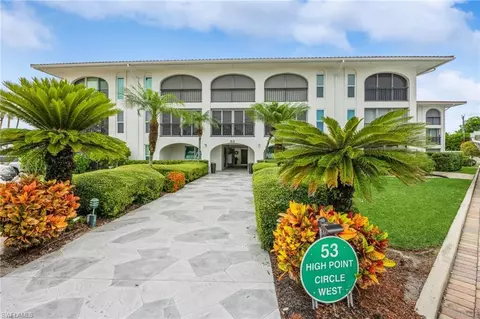 53 High Point Cir W #208, Naples, FL 34103