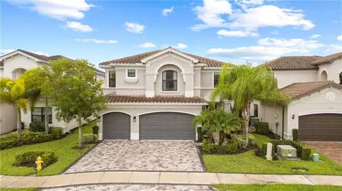 4724 Kensington Cir, Naples, FL 34119