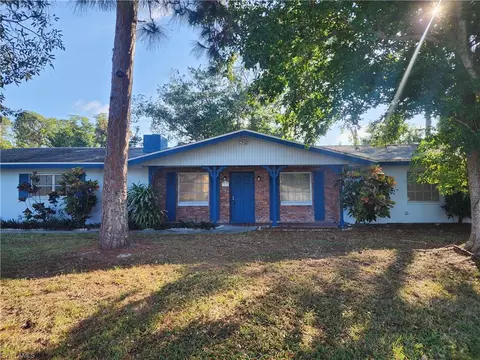 200 Willoughby Dr, Naples, FL 34110