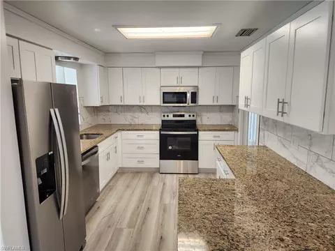 200 Willoughby Dr, Naples, FL 34110 photo 4