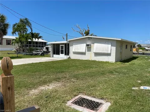 853 Oak St, Fort Myers Beach, FL 33931