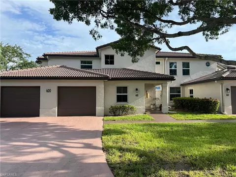400 Diamond Cir #402, Naples, FL 34110
