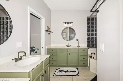 Bath - 1929 Par Dr, Naples, FL 34120 photo 2 of 3