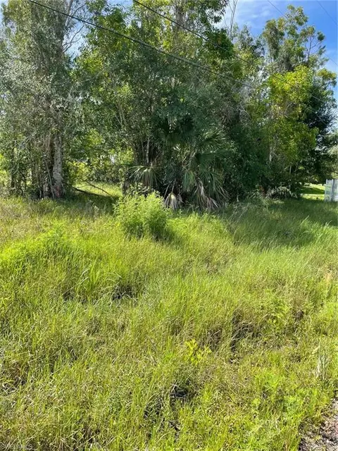 15221 Shamrock Dr, Fort Myers, FL 33912