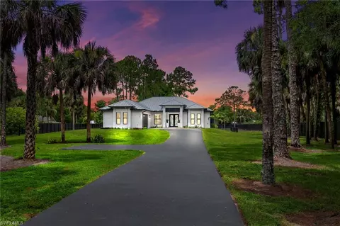 549 9th St NW, Naples, FL 34120