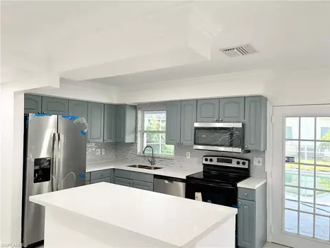 409 E Penn Rd, Lehigh Acres, FL 33936