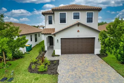 8996 Madrid Cir, Naples, FL 34104