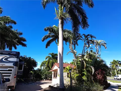4909 Coach Ln, Naples, FL 34114