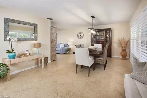 25 Wickliffe Dr, Naples, FL 34110 photo 2