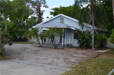 4606 Lombardy Ln, Naples, FL 34112