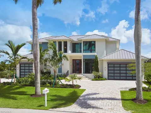 575 17th Ave S, Naples, FL 34102