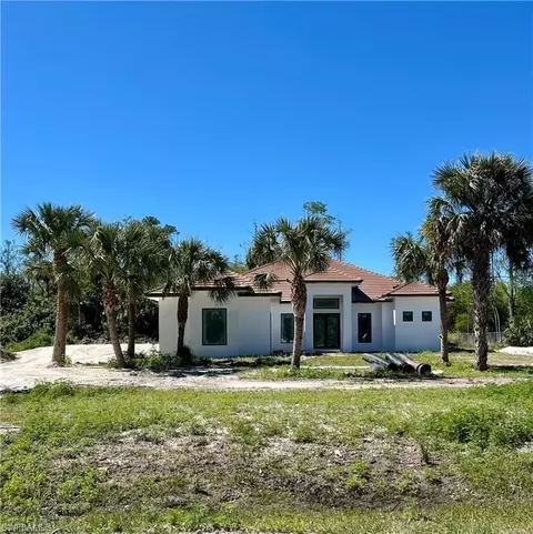 563 15th St NW, Naples, FL 34120