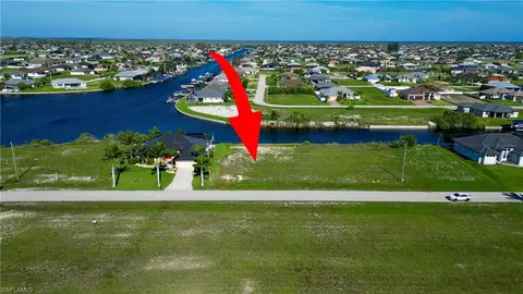 922 NW 32nd Pl, Cape Coral, FL 33993