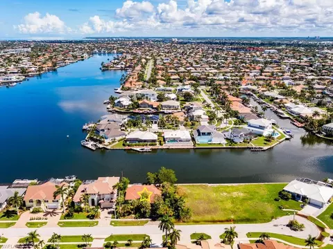1160 Twin Oak Ct, Marco Island, FL 34145