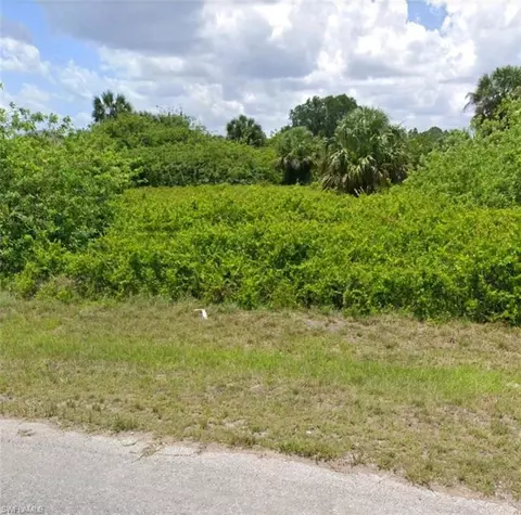 8076 Sunrise Cir, Labelle, FL 33935