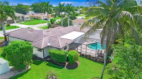 View/Area - 560 Cypress Way E, Naples, FL 34110 photo 1 of 2