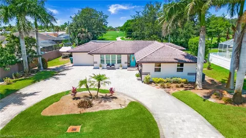 560 Cypress Way E, Naples, FL 34110