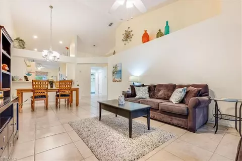 1748 Royal Cir, Naples, FL 34112