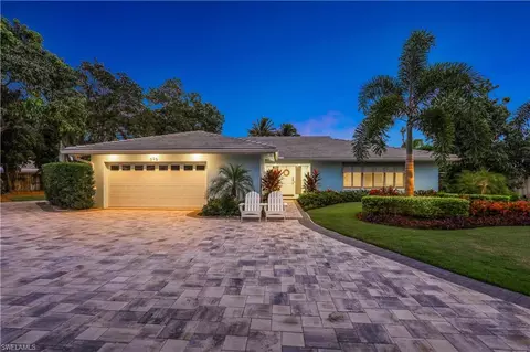 696 Regatta Ct, Naples, FL 34103 photo 3