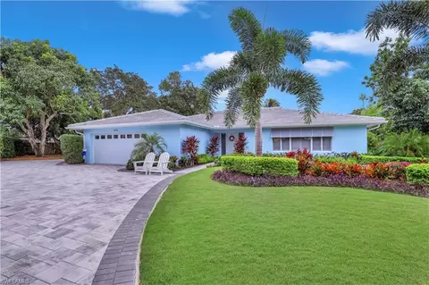 696 Regatta Ct, Naples, FL 34103