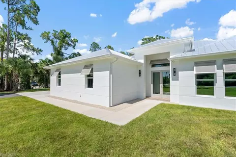 192 8th St NE, Naples, FL 34120