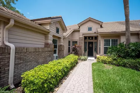 732 Courtside Dr, Naples, FL 34105 photo 2