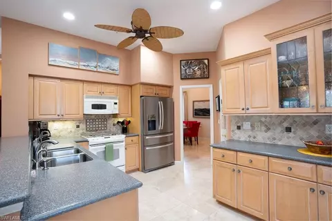 732 Courtside Dr, Naples, FL 34105 photo 4