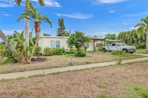 600 Charlemagne Blvd, Naples, FL 34112