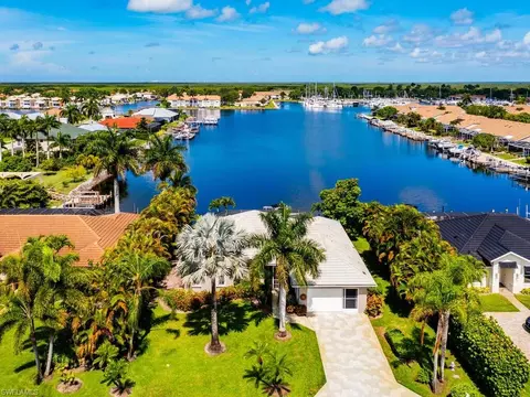 215 Cays Dr, Naples, FL 34114
