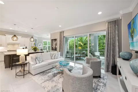 8037 Signature Club Cir #201, Naples, FL 34113