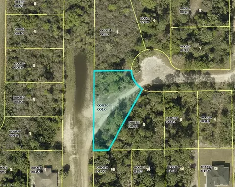 3015 33rd St W, Lehigh Acres, FL 33971