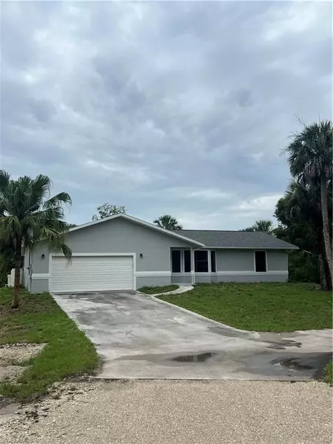 690 9th St NW, Naples, FL 34120