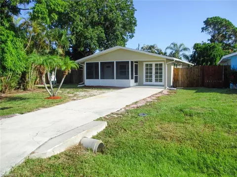 563 103rd Ave N, Naples, FL 34108
