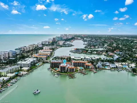 222 Harbour Dr #601, Naples, FL 34103