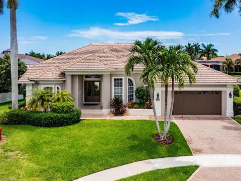 248 Seahorse Ct, Marco Island, FL 34145