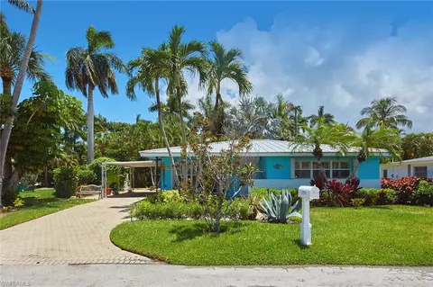 1711 Smugglers Cv, Naples, FL 34112