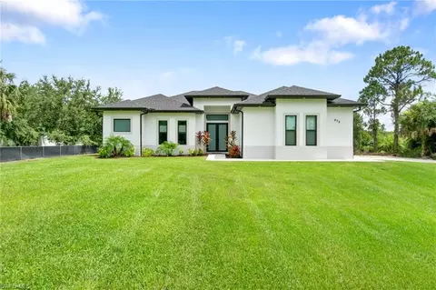 678 24th Ave NE, Naples, FL 34120