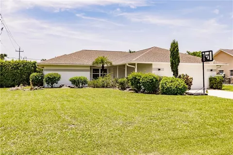 96 Wickliffe Dr, Naples, FL 34110 photo 2