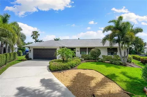 1560 Bluefin Ct, Naples, FL 34102